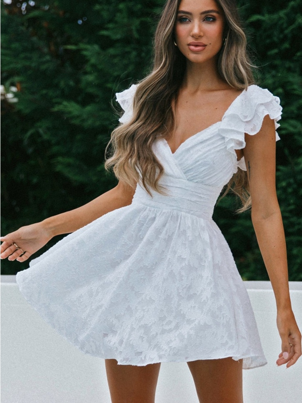 NWT Selfie Leslie Lola White Ruffle Sleeve Ruched Mini Dress Tie Back M